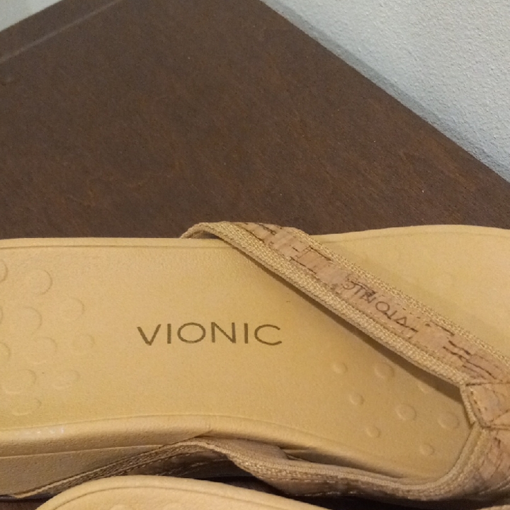 Vionic Women's Hightide Beige Sandals Thongs